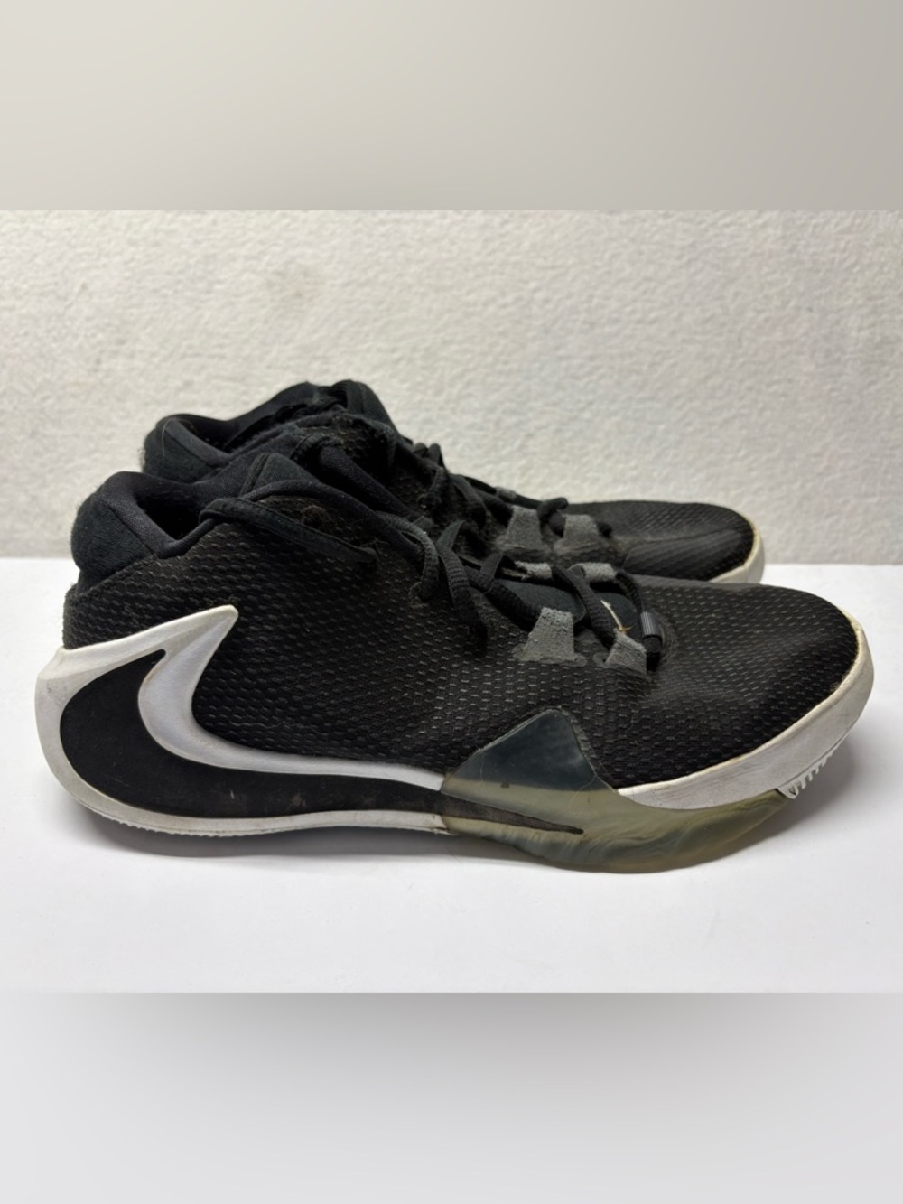 Nike Zoom Freak 1 Black and White Sneakers Shoe BQ5422-001  Size 8.5